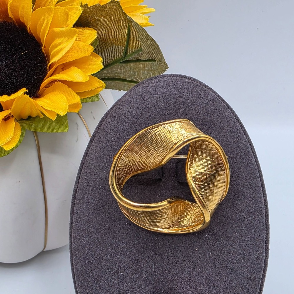 Napier Signed Gold‎ Tone Modernist Ribbon Twist Brooch Vintage Sculptural Pin